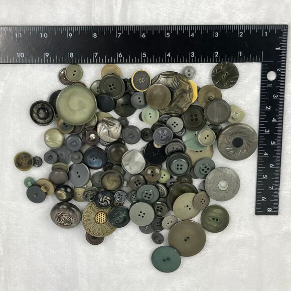 8.4oz Lot Vtg Green Brown Black Buttons Mixed Styles Sizes Plastics Sew Craft - Picture 7 of 7